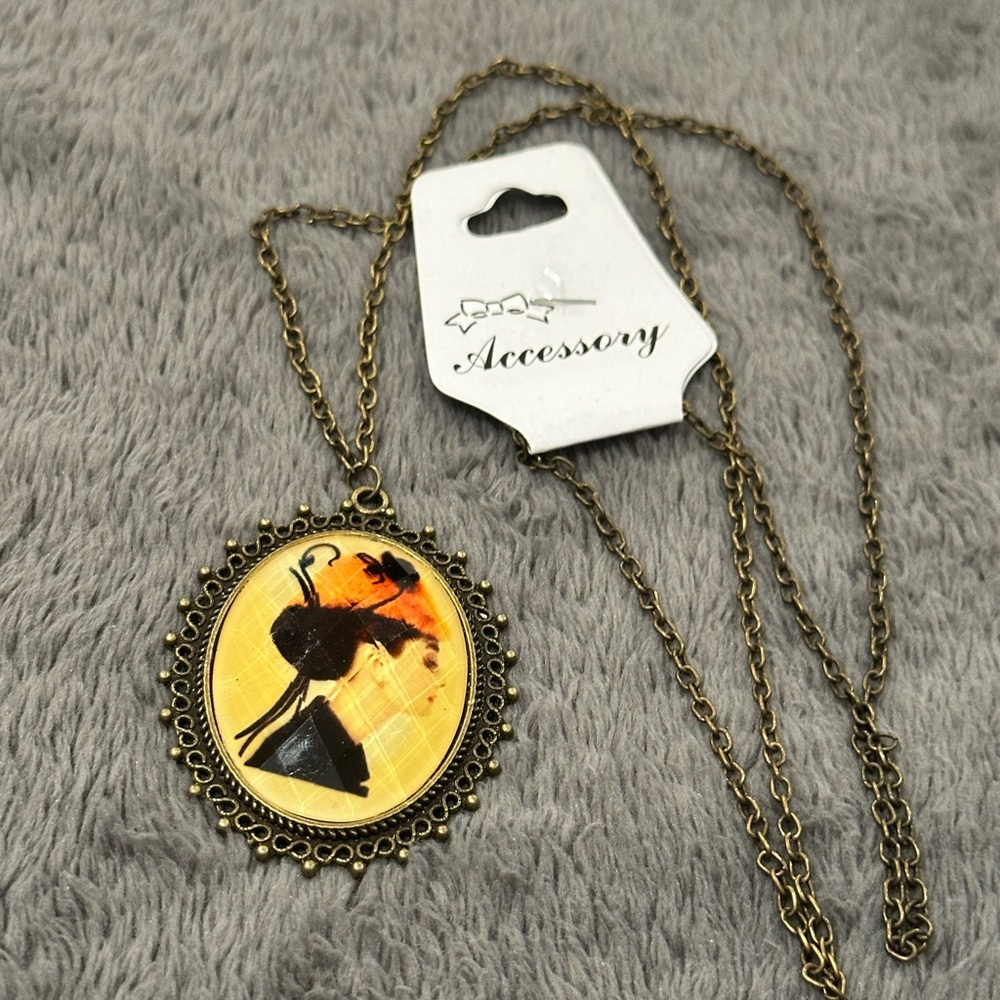 Vintage Gold Pendant Necklace